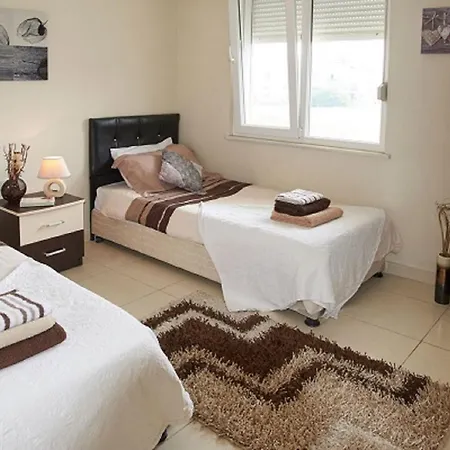Spacious 2 Bed 2 Bath In One Of Sides Popular Communities Apartment