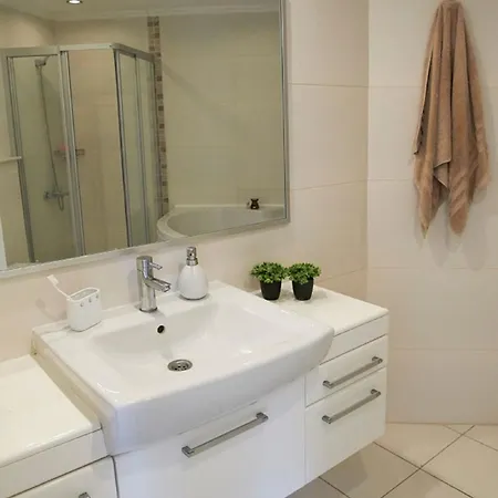 Spacious 2 Bed 2 Bath In One Of Sides Popular Communities Apartment Side