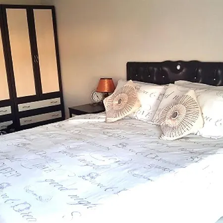 Spacious 2 Bed 2 Bath In One Of Sides Popular Communities Apartment *