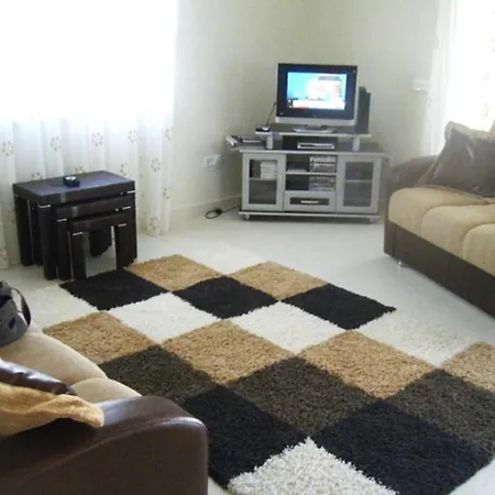 Spacious 2 Bed 2 Bath In One Of Sides Popular Communities Apartment Side