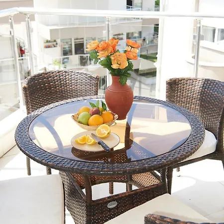Spacious 2 Bed 2 Bath In One Of Sides Popular Communities 아파트 *